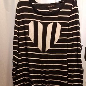 Cute Black and White Contrasting Sweater.